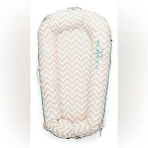 DockATot Deluxe+ Cover, Silver Lining (Chevron)